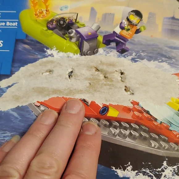 Lego City 60373 Fire Rescue Boat Set New In Destroyed Box - Picture 6 of 10